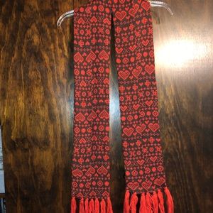 NWOT - Heart with fringe scarf